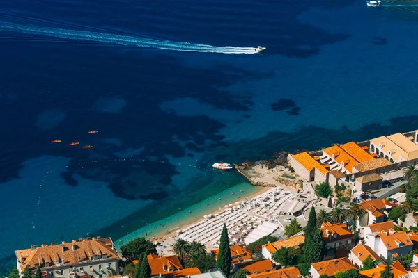 Caiaques no mar. Caiaque turístico no mar perto de Dubrovnik, Croata — Fotografia de Stock