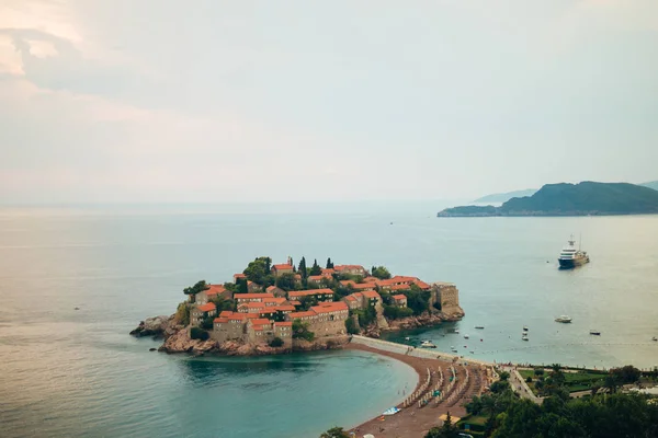 Isola di Sveti Stefan. Colpo panoramico — Foto Stock