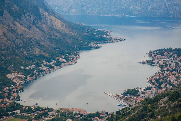 Baía de Kotor com vista panorâmica. A cidade de Kotor, Muo, Prcan — Fotografia de Stock