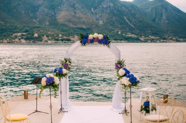 Arch deniz düğün töreni için