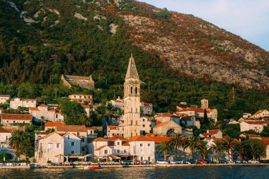 Eski Balık tutma kasaba Perast shore Kotor Körfezi