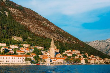 Eski Balık tutma kasaba Perast shore Kotor Körfezi