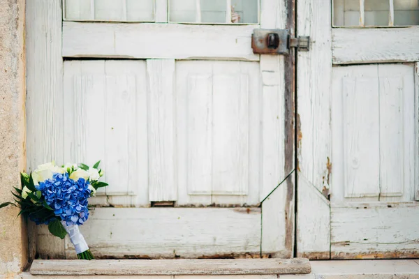 Buquê de casamento em fundo textural — Fotografia de Stock