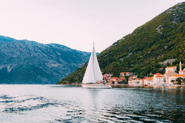 Barche e yacht nel Mare Adriatico — Foto Stock