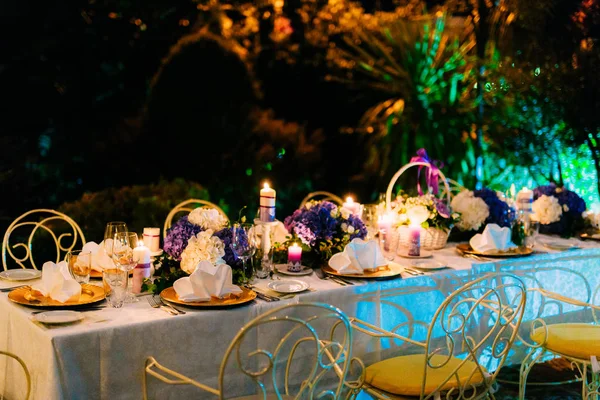 Hochzeitstisch im Freien — Stockfoto