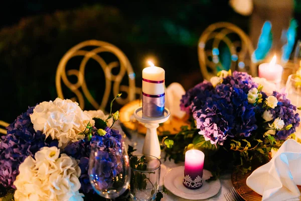 Bir ziyafet düğün masada mum