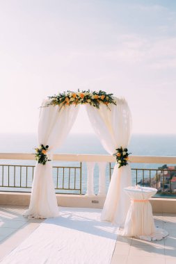 Arch deniz düğün töreni için