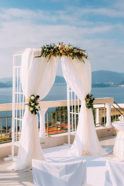 Arch deniz düğün töreni için