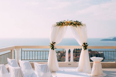 Arch deniz düğün töreni için