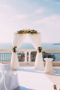 Arch deniz düğün töreni için