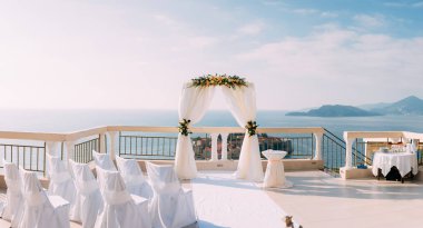 Arch deniz düğün töreni için
