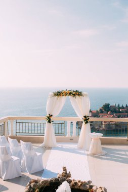 Arch deniz düğün töreni için