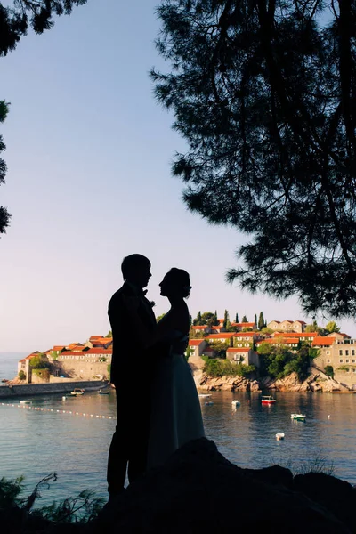 Siluety párů Sveti Stefan — Stock fotografie