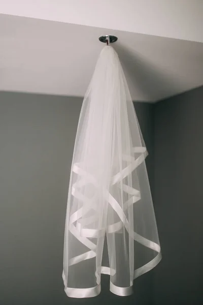 Белая вуаль невесты — стоковое фото