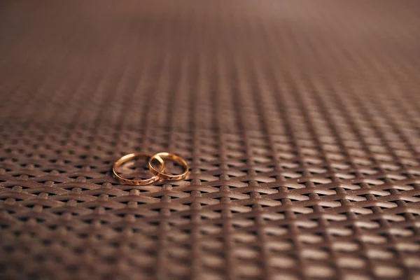 결혼 반지에 질감된 배경 — 스톡 사진