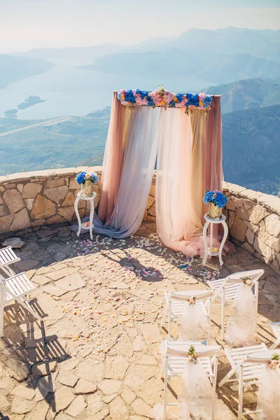 Wedding ceremony in the mountains — Stock Photo, Image