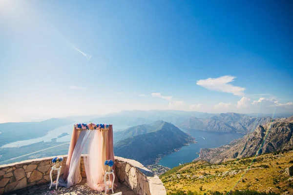 Cérémonie de mariage dans les montagnes — Photo