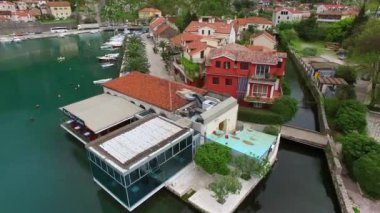 Eski Kotor şehir. Şehrin üzerinde uçan. Hava survey tarafından bir