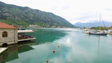Eski Kotor şehir. Şehrin üzerinde uçan. Hava survey tarafından bir