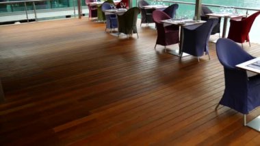 Bir tabloda Restoran denize sıfır, Kotor, Karadağ.