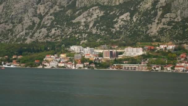 Miasto "Dobrota" w zatoce Kotor, Czarnogóra — Wideo stockowe