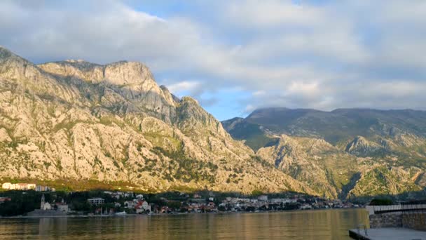 La vieille ville de Kotor. Rues urbaines — Video