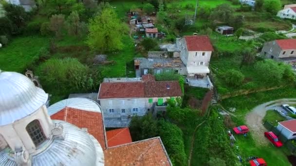 Prcanj, Montenegro de baai van Kotor. Kerk van de geboorte van t — Stockvideo