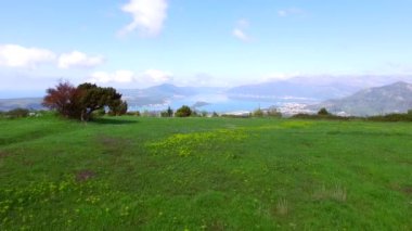Karadağ üzerinden Fort Gorazde dağlarda görünümden. Kot