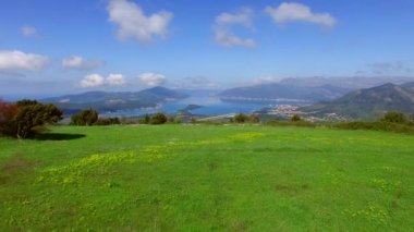 Karadağ üzerinden Fort Gorazde dağlarda görünümden. Kot