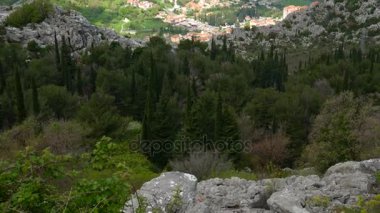 Kotor Körfezi tepelerden. Mount Lovcen için bay göster