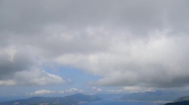 Lovcen Tivat dağ manzarası. Tivat Havaalanı. Lustica Penins