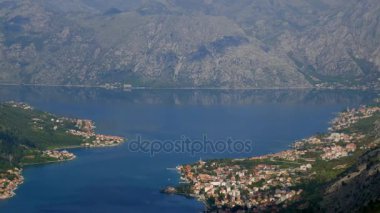 Kotor Körfezi tepelerden. Mount Lovcen için bay göster