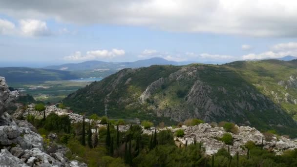 Βουνό την ημέρα στο Μαυροβούνιο — Αρχείο Βίντεο