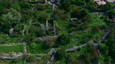 Elit otel Karadağ dağlarında. Antik taş Schüco