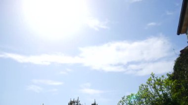 Yeşil pancurlar. Karadağ'daki evlerin cephe