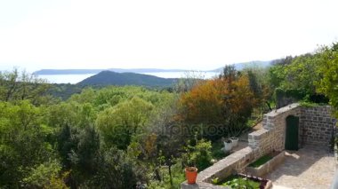 Elit otel Karadağ dağlarında. Antik taş Schüco
