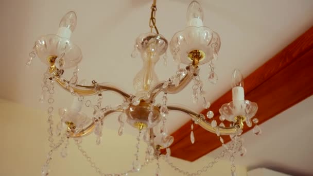 Chandelier in the apartment. A beautiful chandelier on the ceili — Stock Video
