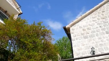Elit otel Karadağ dağlarında. Antik taş Schüco