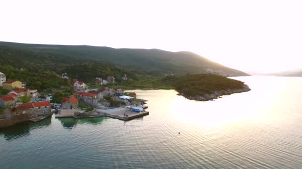 Fishing village on the shore of the peninsula Lushtitsa, in the — Stock Video