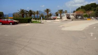 Adanın önünde park Sveti Stefan bölge. M