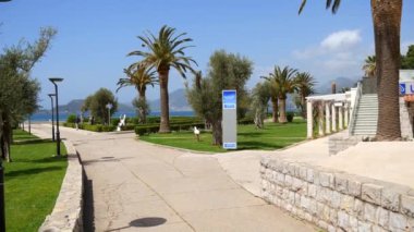 Adanın önünde park Sveti Stefan bölge. M