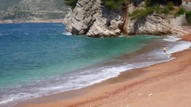 Adanın yakınındaki Hotel Sveti Stefan, özel plaj. Monten