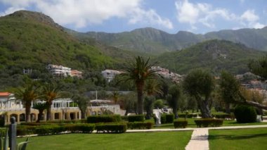 Adanın önünde park Sveti Stefan bölge. M