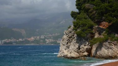Adanın yakınındaki Hotel Sveti Stefan, özel plaj. Monten