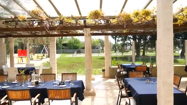 Tables in cafe on the street. Street Cafe. Restaurants in Monten — Stock Footage Tables in cafe on the street. Street Cafe. Restaurants in Monten Video Clip