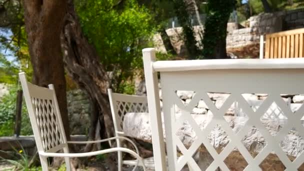 Tables in cafe on the street. Street Cafe. Restaurants in Monten — Stock Footage Tables in cafe on the street. Street Cafe. Restaurants in Monten Stock Footage