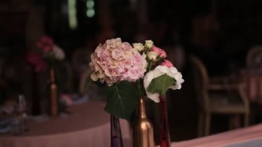 Sokaklarda çiçek açan ortanca