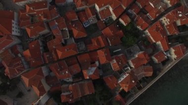 Eski şehir, hava uçak ile çekim Budva. Karadağ