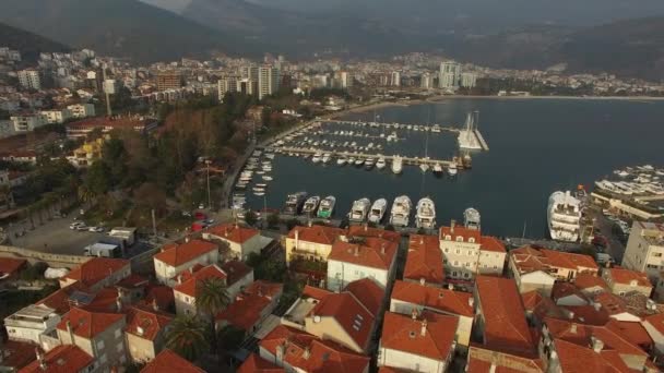 Die altstadt von budva, schießen mit der luftdrohne. Montenegro — Stockvideo