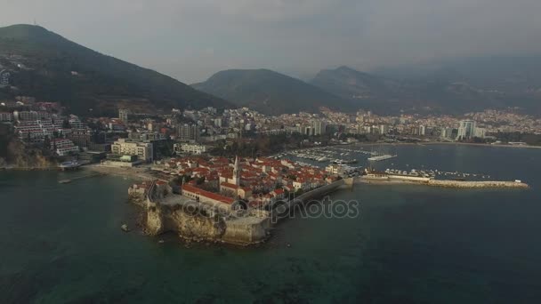 Η παλιά πόλη της Budva, σκοποβολή με αέρα drone. Μαυροβούνιο — Αρχείο Βίντεο